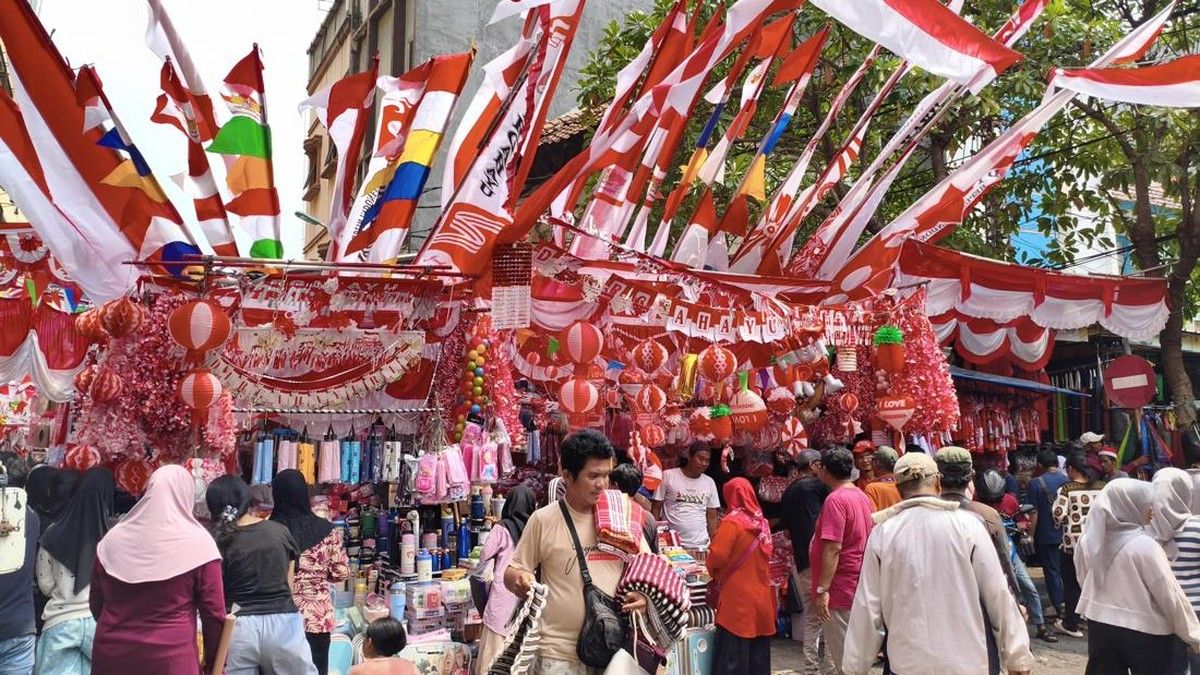 Penjualan Bendera dan Pernak-pernik 17 Agustus Sepi di Pasar Jatinegara