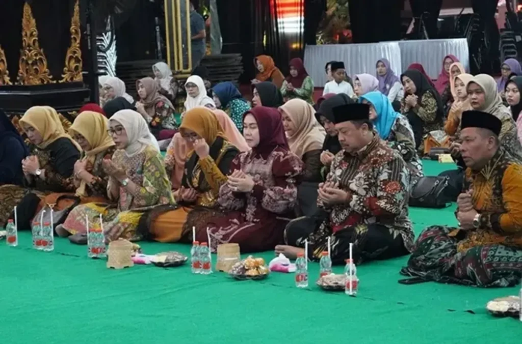 Bupati Tabalong Melepas Pawai Obor Peringatan HUT Ke-81 RI
