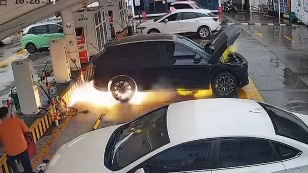 Mobil Listrik Zeekr 7X Terbakar di SPKLU China Usai Tabrakan