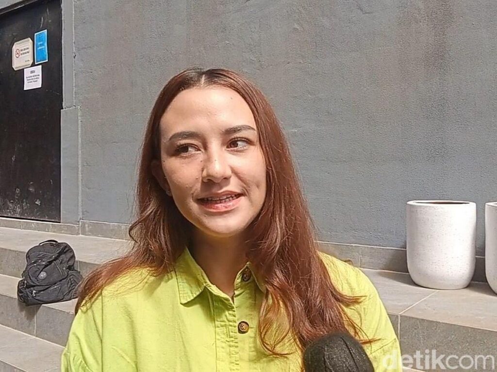 Dahlia Poland Buka Suara Mengenai Hubungan Asmara Barunya