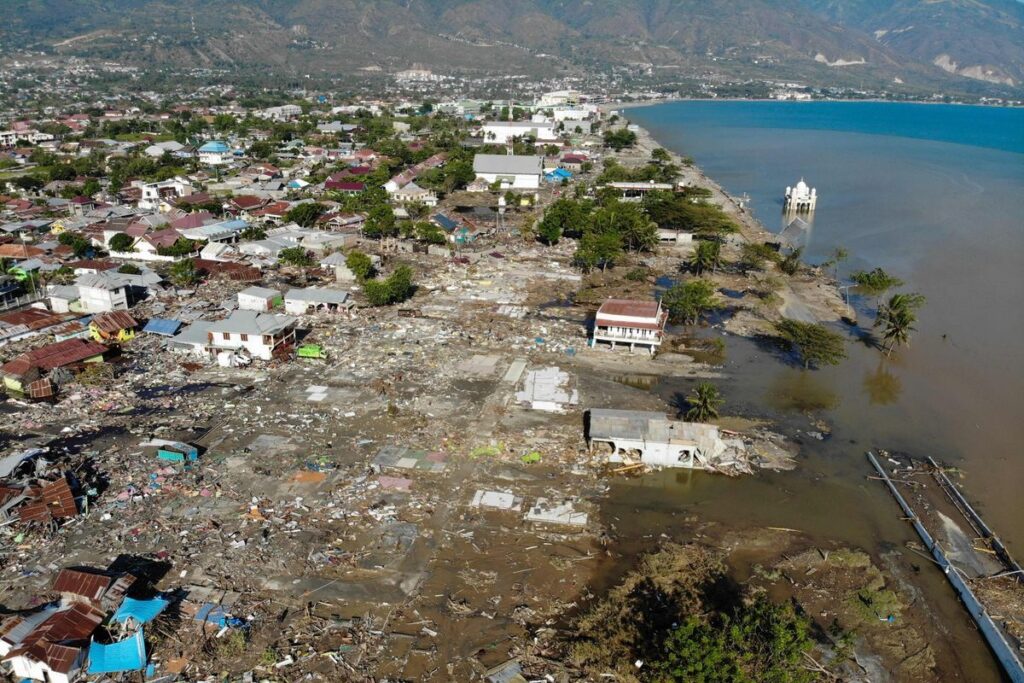 Kapolda NTT Salurkan 100 Paket Bantuan untuk Korban Gempa di Sikka