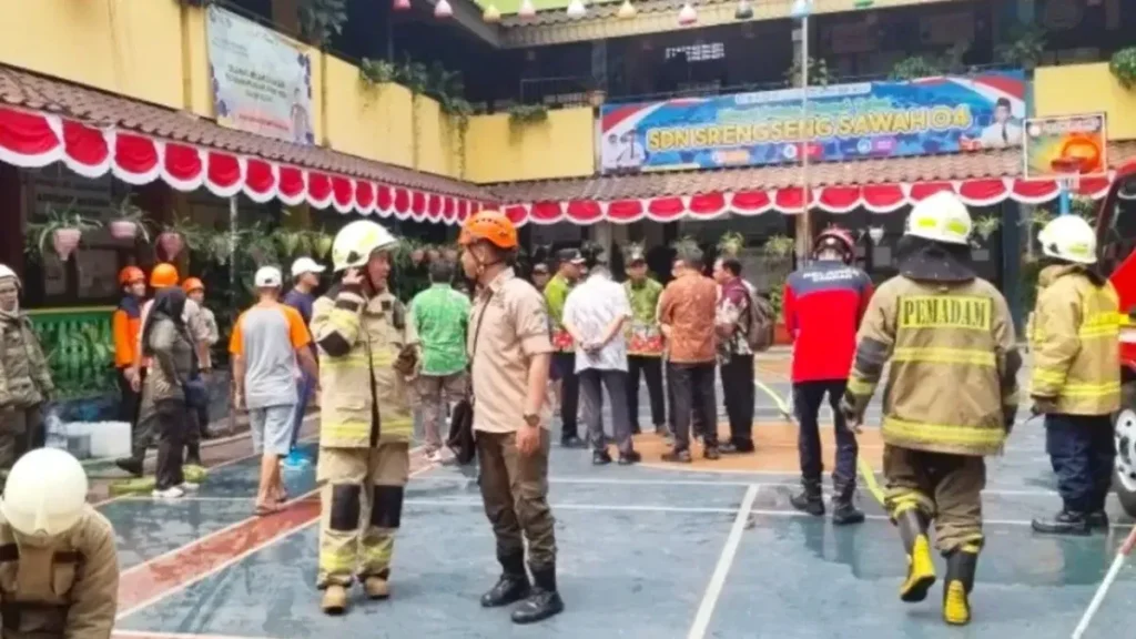 Gudang SDN 04 Srengseng Sawah Terbakar Akibat Korsleting Listrik