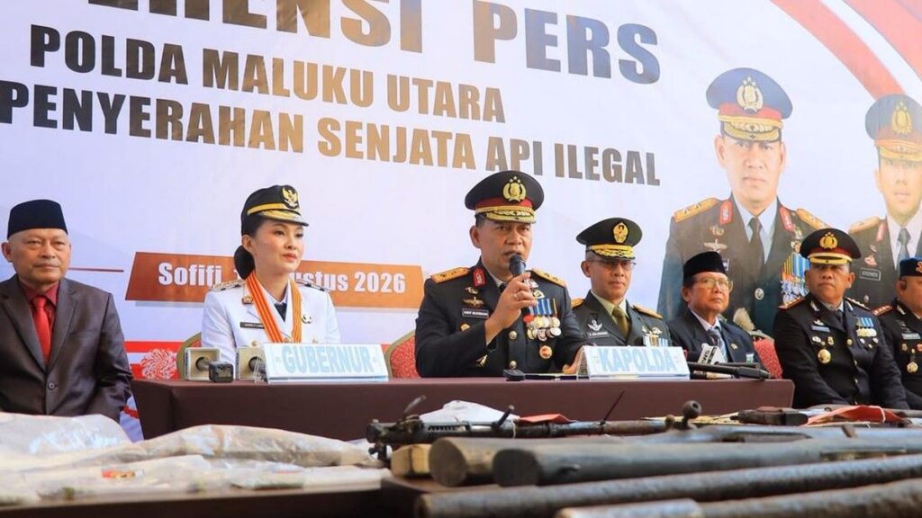 Kapolda Maluku Utara Terima Penyerahan Senjata Api Ilegal dari Masyarakat Halmahera Utara