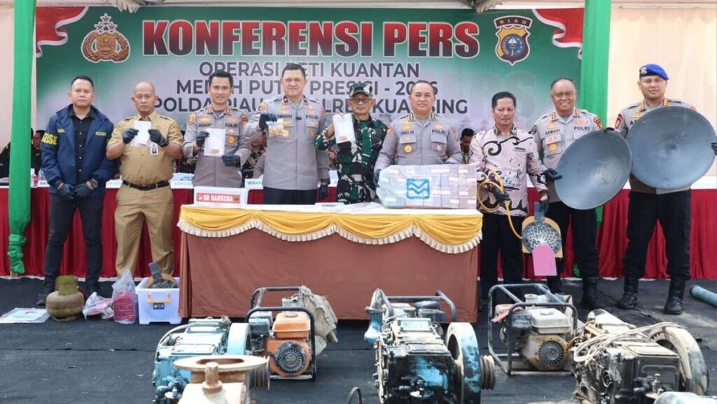 Polda Riau Tangkap 17 Tersangka Tambang Emas Ilegal di Kuansing