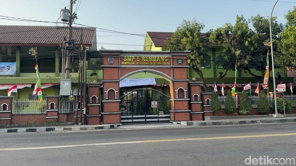 Ratusan Siswa dan Guru SMPN 5 Rembang Mengalami Diare Massal