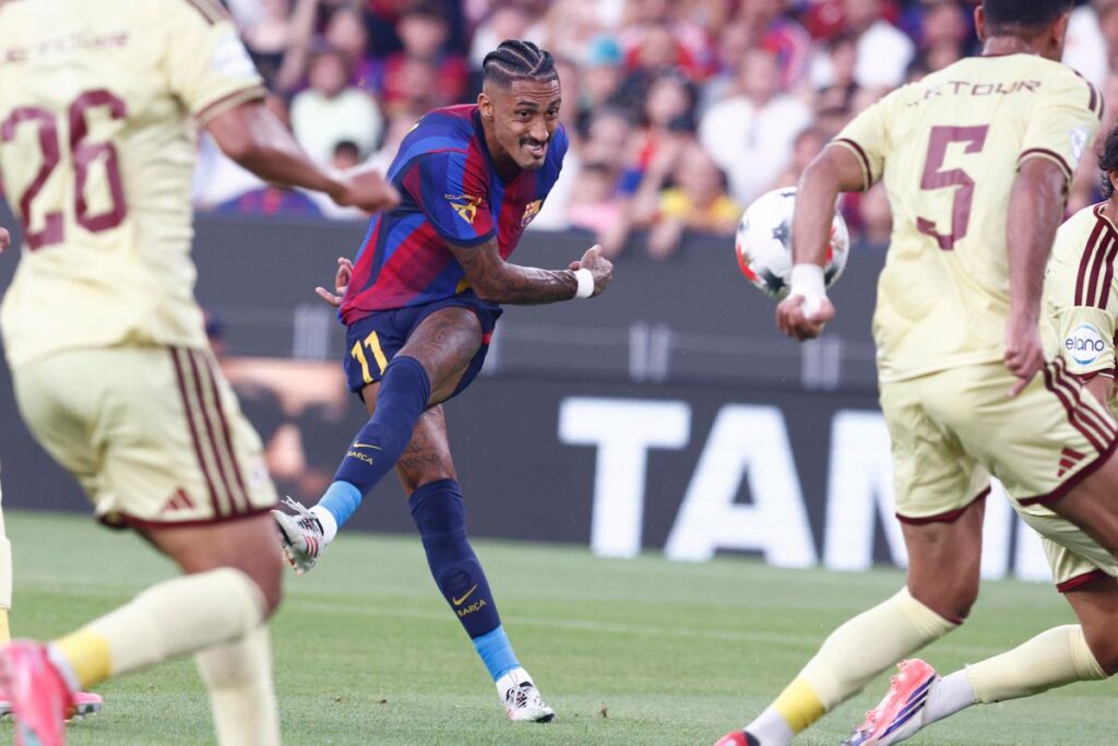 Hansi Flick Optimis Deco Akan Rekrut Penyerang Baru Barcelona