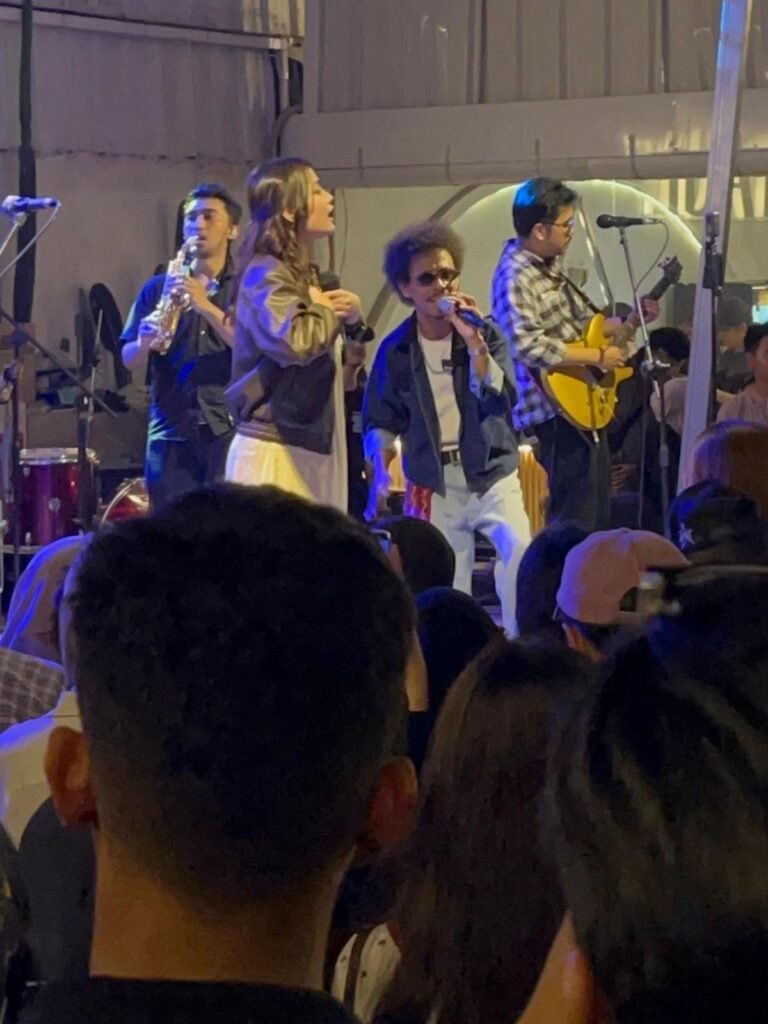 Penyanyi Aruma dan Raim Laode Manggung Bareng di Bekasi