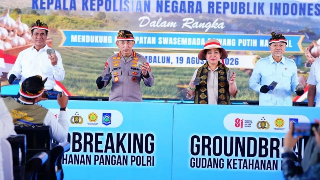 Kapolri dan Ketua Komisi IV DPR Panen Bawang Putih dan Groundbreaking Gudang Pangan di NTB