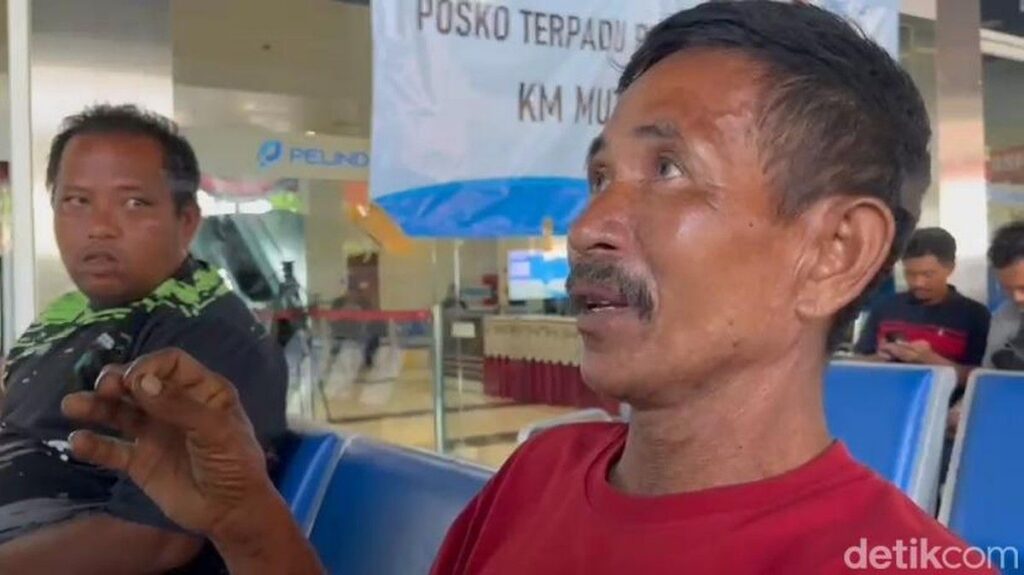 Penumpang KM Mutiara Sentosa Selamatkan Diri dengan Lompat ke Laut Saat Kebakaran