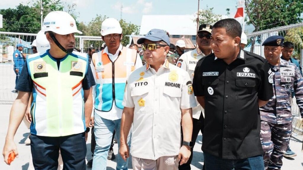 Mendagri Tinjau Kerusakan Pelabuhan Laurentius Say Pascagempa Sikka