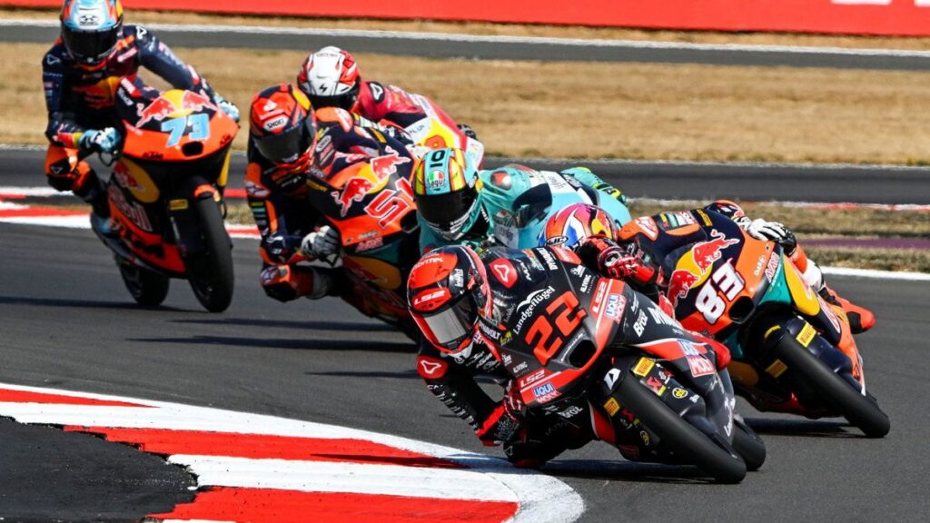 David Almansa Amankan Kemenangan Balapan Moto3 Inggris 2026
