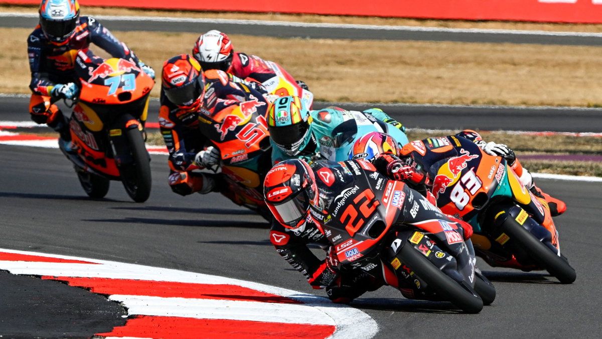 David Almansa Amankan Kemenangan Balapan Moto3 Inggris 2026