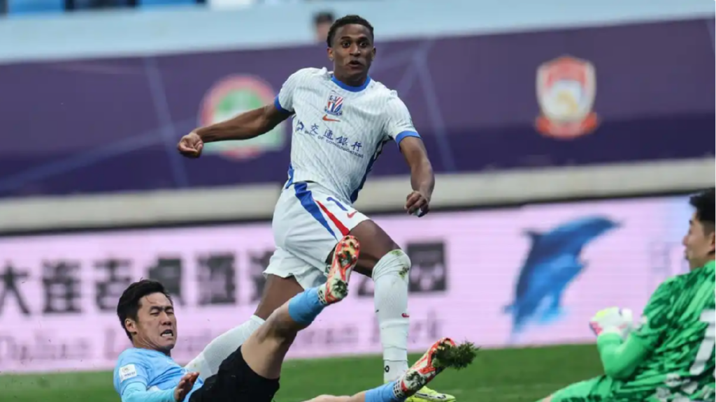 Wu Lei Bela Anak yang Dihina Suporter Rival Usai Laga Shanghai
