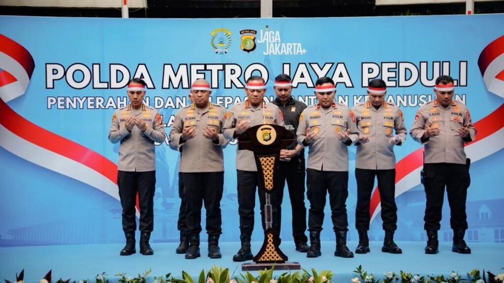 Polda Metro Jaya Salurkan Bantuan 12 Truk Logistik Bencana NTT