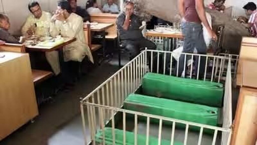 Restoran di India Sajikan Makanan Bertetangga dengan Makam Kuno