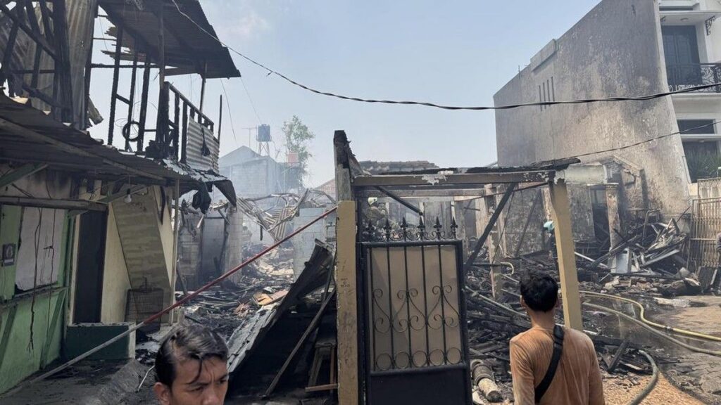 Kebakaran Hanguskan Rumah Kontrakan dan Lapak di Duren Sawit Jakarta Timur