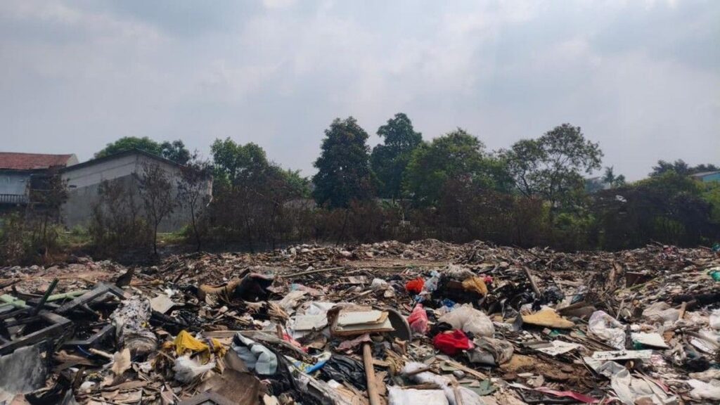 Pemprov DKI Ancam Denda Pembuang Sampah Sembarangan Rp500 Ribu
