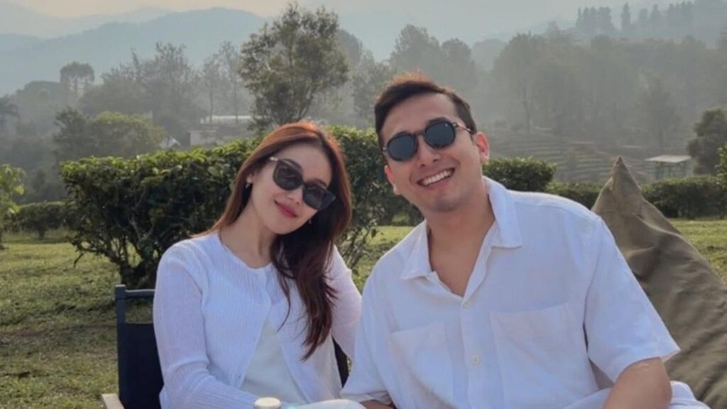 Ayu Ting Ting Dampingi Kevin Gusnadi Saat Perlombaan 17 Agustus