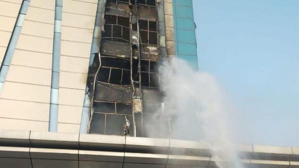 Kebakaran Melanda Hotel Pullman Tanjung Duren Jakarta Barat
