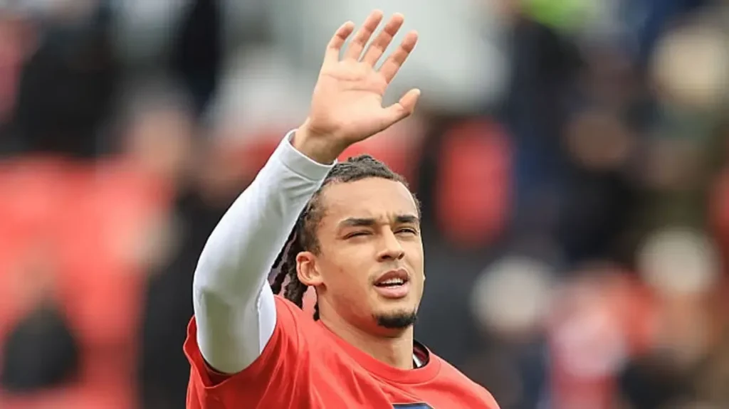 Middlesbrough melakukan negosiasi permanen untuk Ashley Phillips