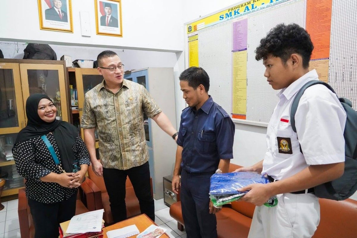 Hardiyanto Kenneth Pelos Selesaikan Tunggakan dan Seragam Siswa SMK Al-Irsyad