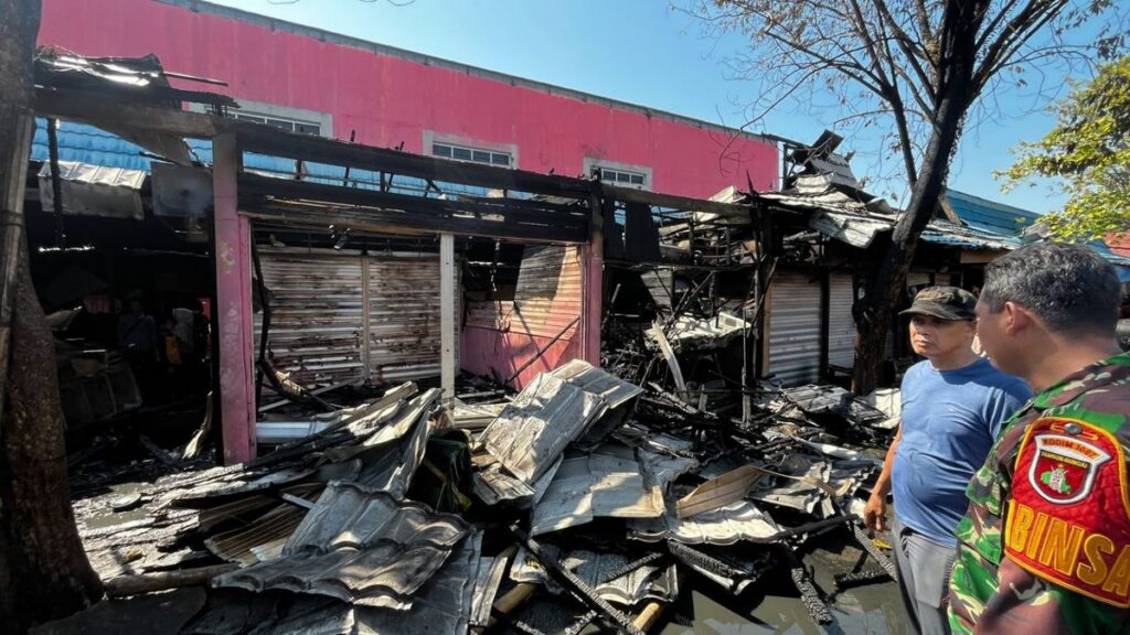 Kebakaran Hanguskan 17 Kios di Pasar Teluk Dalam Banjarmasin