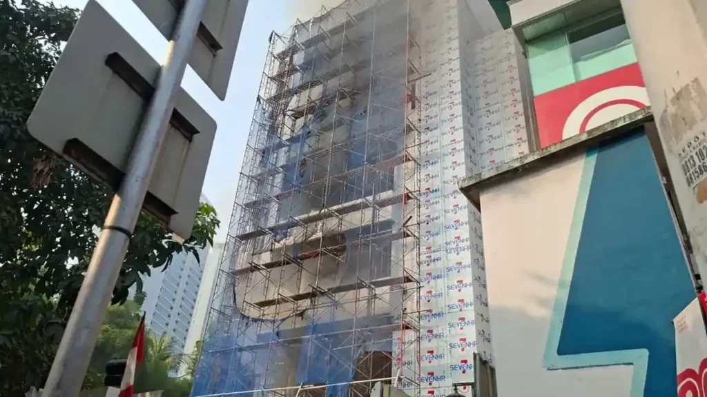 Percikan Api Pengelasan Diduga Picu Kebakaran Gedung di Cikini