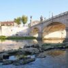 Kekeringan Sungai Tiber Ungkap Sisa Jembatan Kuno Roma di Italia