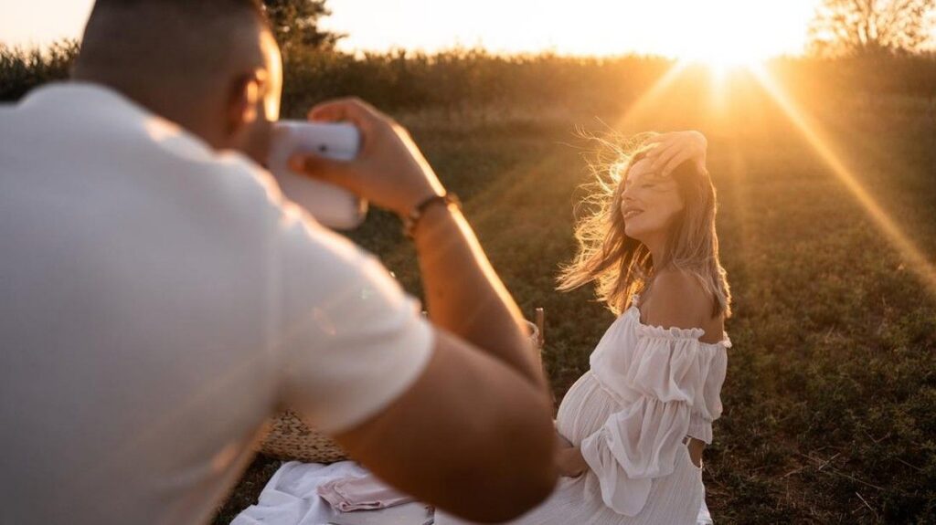 Tips Pilih Gaun Maternity Shoot Agar Tampilan Tetap Flawless