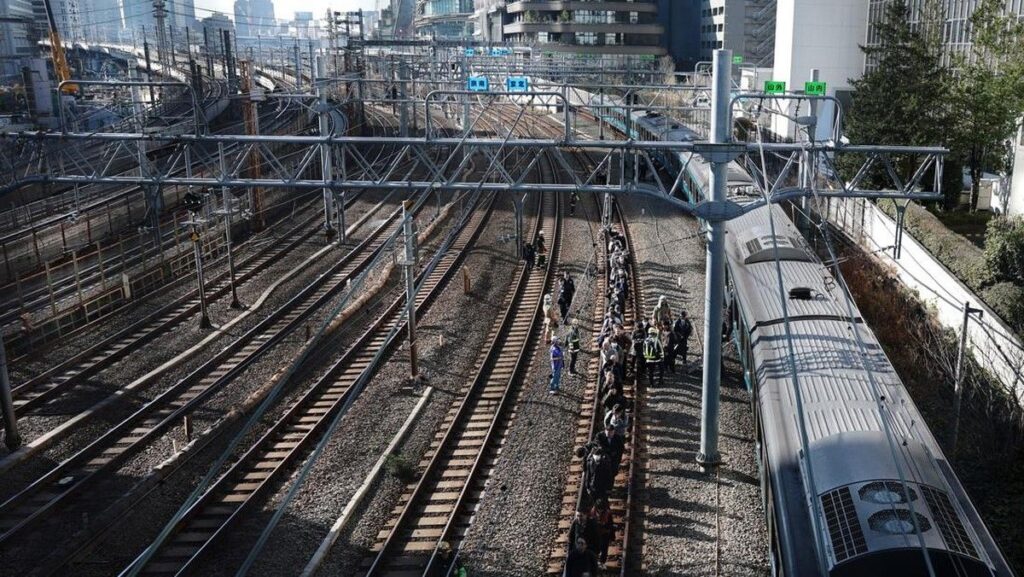 Kereta Express Tabrak Empat Pekerja Hingga Tewas di Jepang