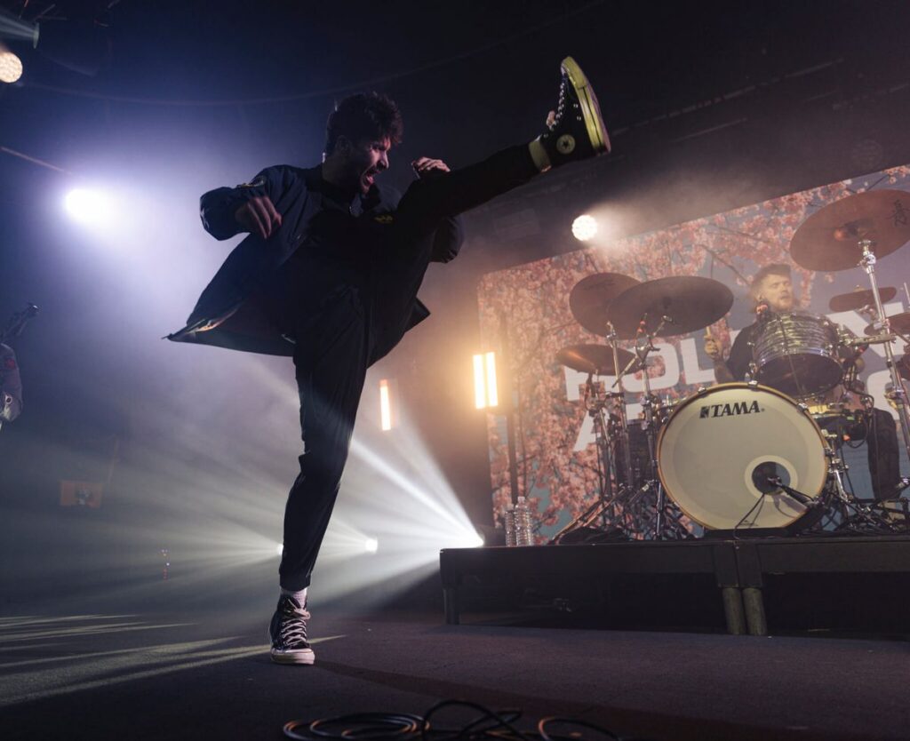 Holding Absence memulai tur utama pertama di Liberty Hall Sydney