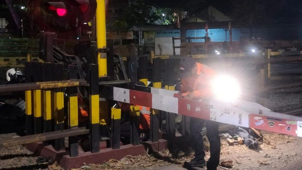 Polisi Tangkap Pemuda Mabuk Perusak Palang Pintu Kereta di Sleman