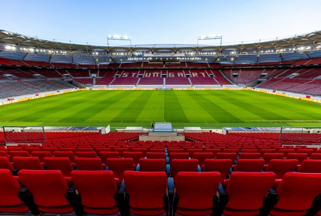 Everton Bertanding Melawan Stuttgart di MHPArena Jerman
