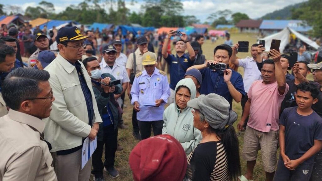 Menteri Keuangan Purbaya Yudhi Sadewa Tinjau Bencana Gempa NTT