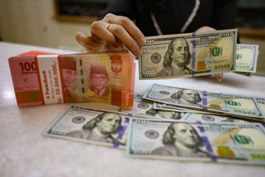 Rupiah Melemah ke Rp17.841 per Dolar AS Jelang Hasil RDG Bank Indonesia