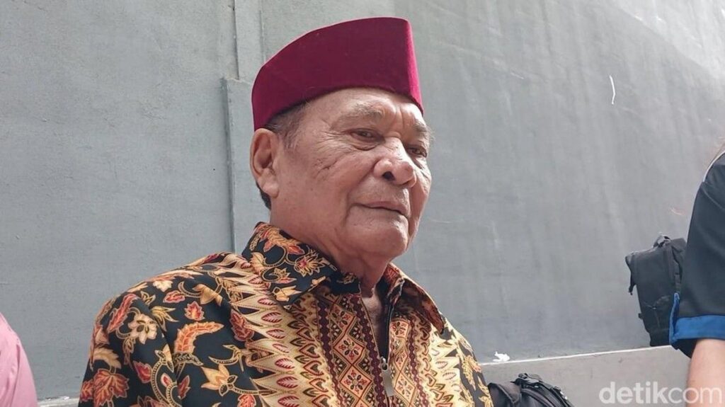 Komedian Bolot Kembali Syuting dan Tunjukkan Koleksi Cincin Batu Akik