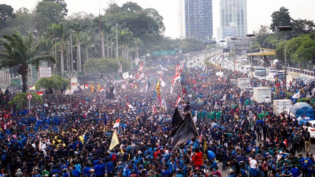 BEM UI Gelar Aksi Minta Evaluasi Kinerja Pemerintah di Bundaran HI