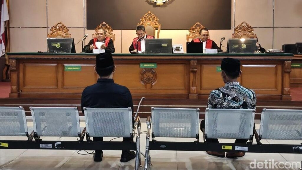 Bupati Bekasi Nonaktif Ade Kuswara Dituntut 7 Tahun Penjara