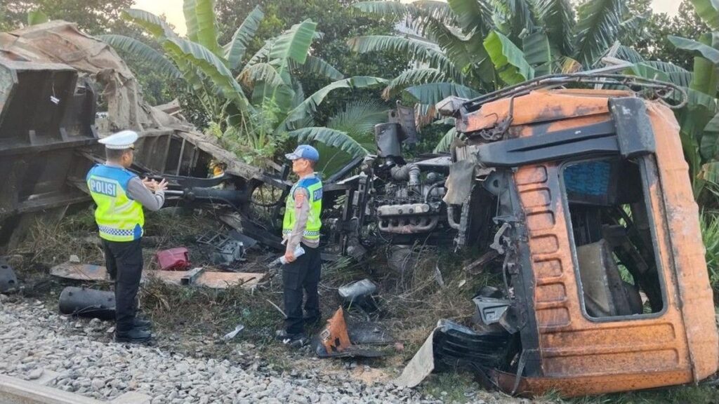Sopir Truk Tewas Tertabrak Kereta Api di Sergai Sumut