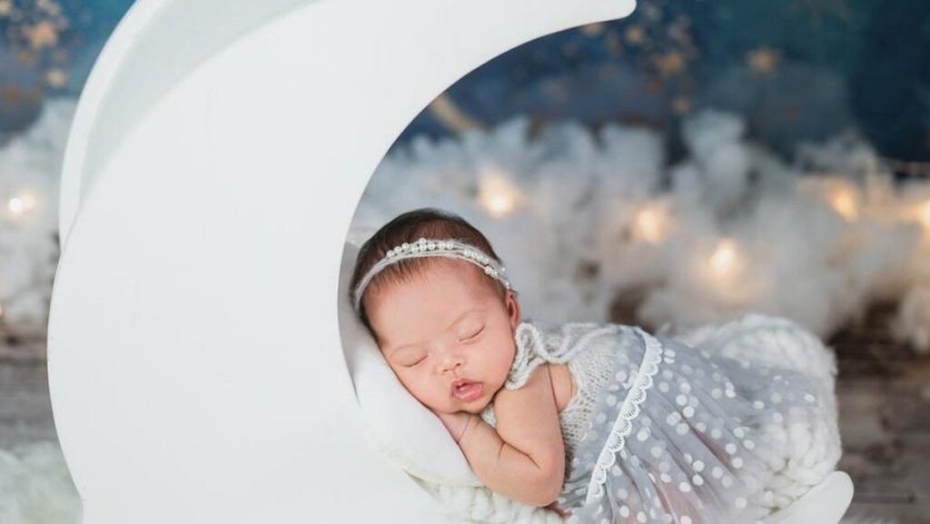 150 Nama Bayi Terinspirasi Langit dan Artinya Laki-Laki Perempuan