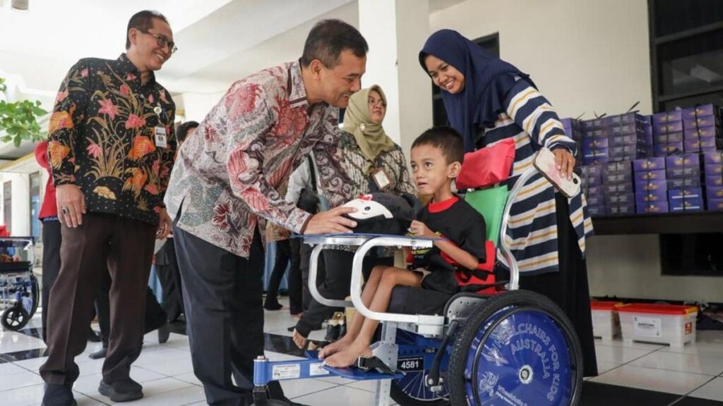Pemprov Jateng Salurkan Bantuan 181 Kursi Roda Adaptif Disabilitas