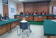 KLH Menyegel Empat Usaha Laundry Terkait Pencemaran Kali Bekasi