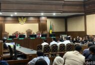 Delapan Terdakwa Korupsi LPEI Dituntut 8,5 hingga 13 Tahun