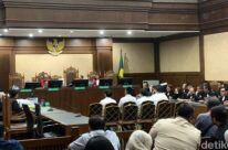 Delapan Terdakwa Korupsi LPEI Dituntut 8,5 hingga 13 Tahun