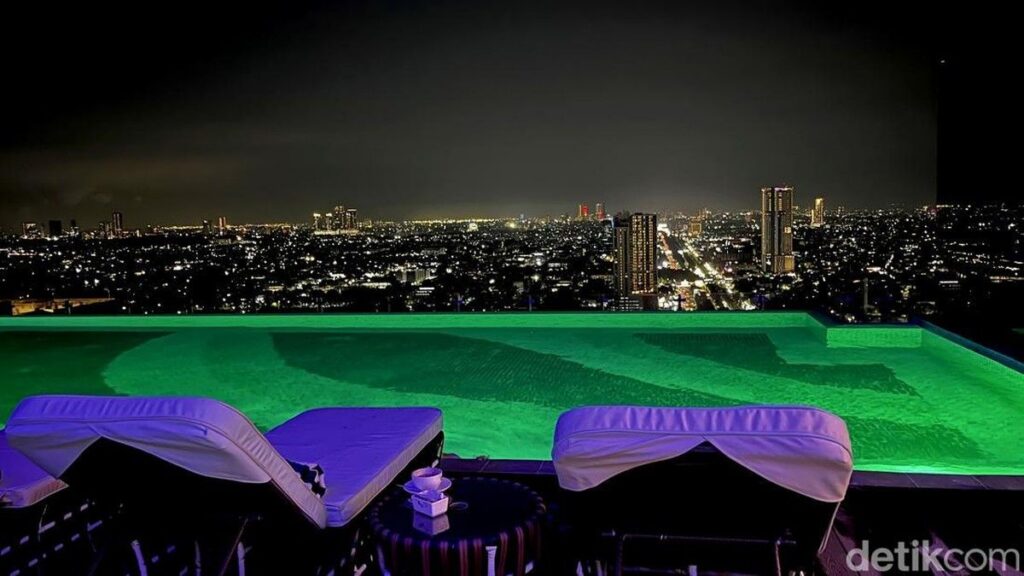 28th Sky Beach Club Surabaya Hadirkan Suasana Ala Bali di Rooftop Hotel