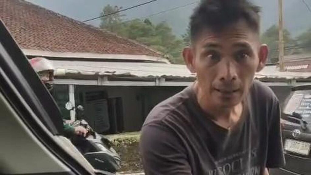 Polisi Amankan Juru Parkir Liar Pungli Wisata Cibodas