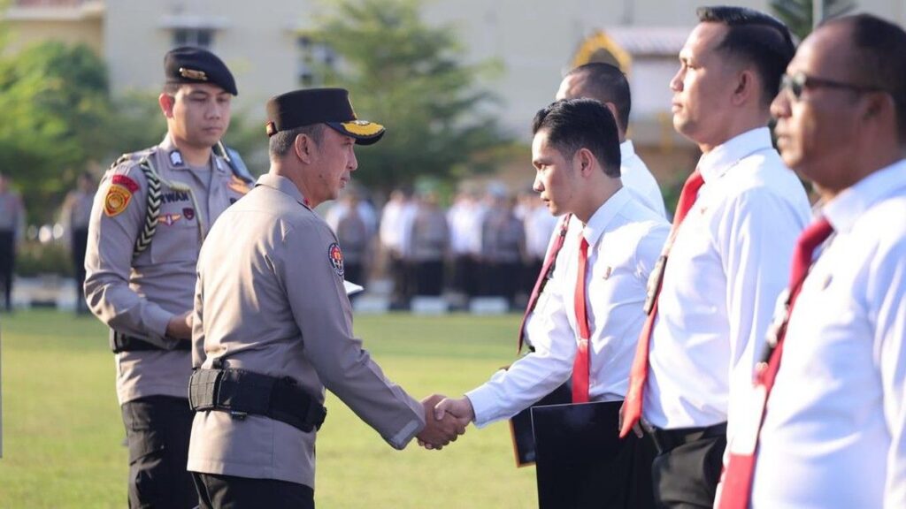 Kapolda Sumsel Beri Penghargaan ke 170 Personel Berprestasi