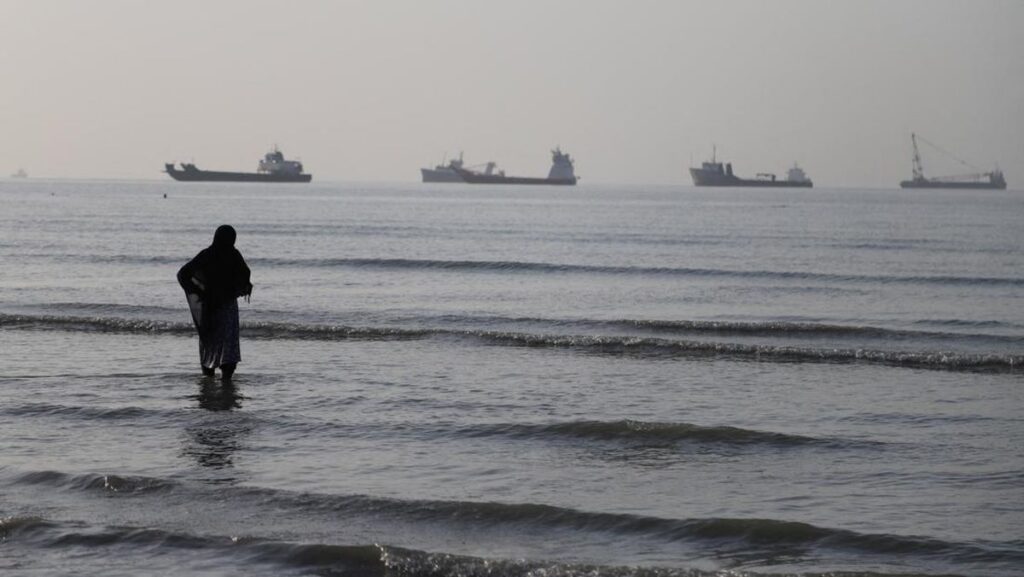 Iran Ajukan Syarat Pembukaan Selat Hormuz Saat Militer AS Cari Jalan Keluar
