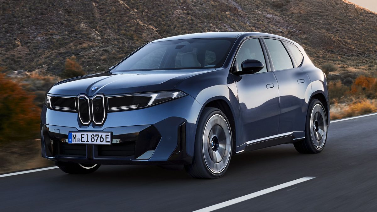 BMW Group Indonesia Sediakan iX3 Jadi Lead Car Maybank Marathon 2026