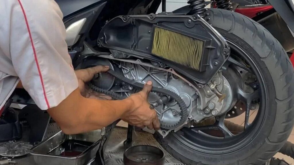 Penyebab Motor Matic Gredek saat Akselerasi dan Solusinya